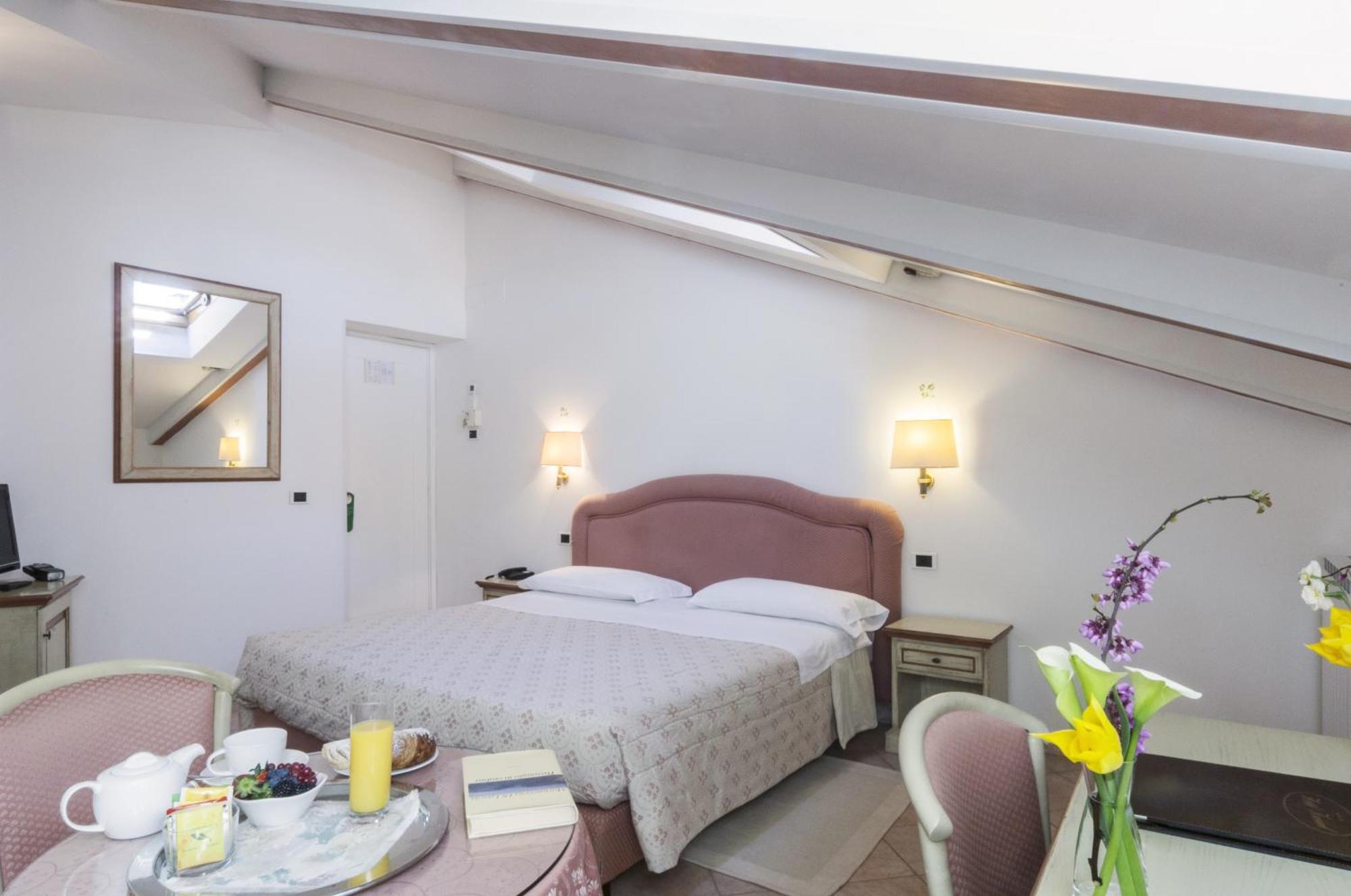 Hotel Kursaal Passignano sul Trasimeno Habitación foto